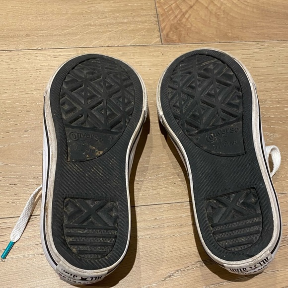 Girls Converse shoes - Picture 3 of 4